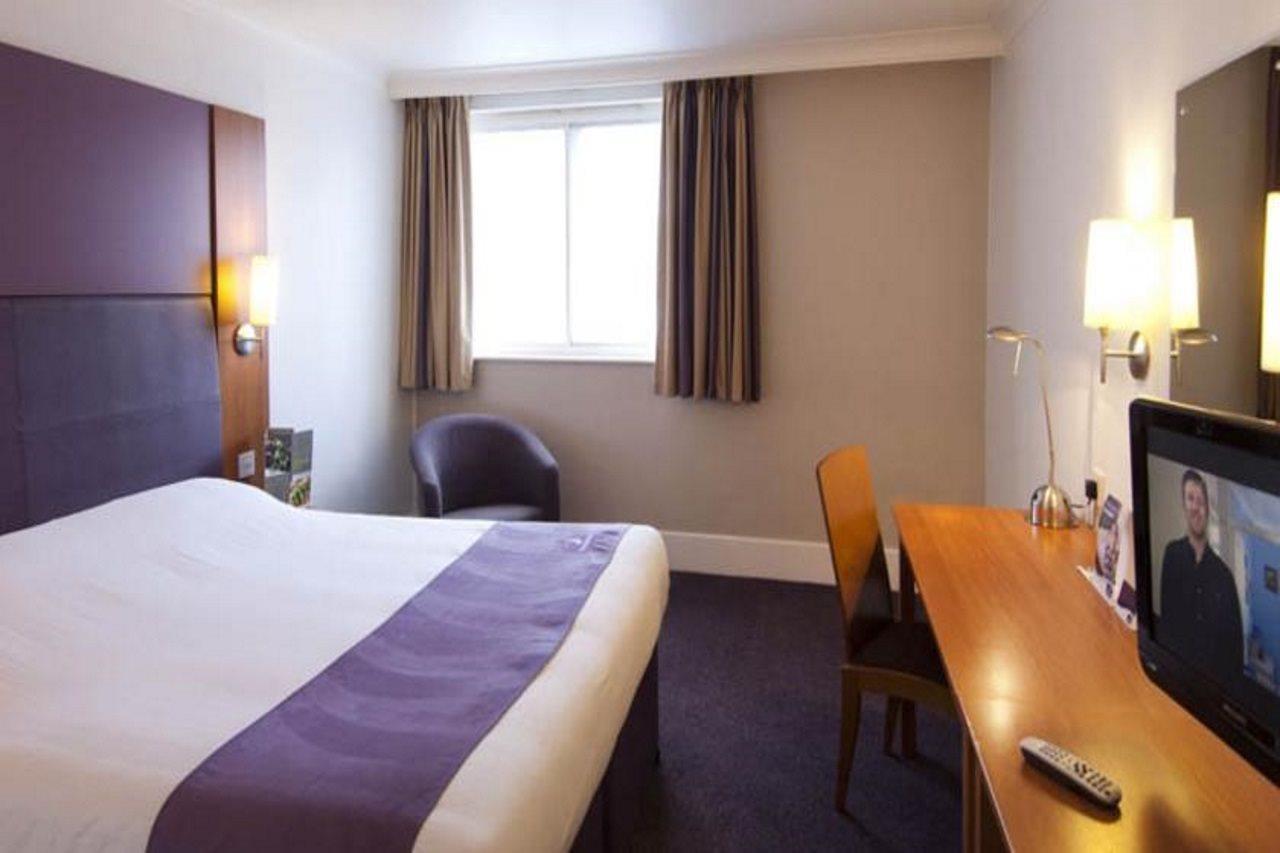 Premier Inn Premier Inn Witney Exterior foto
